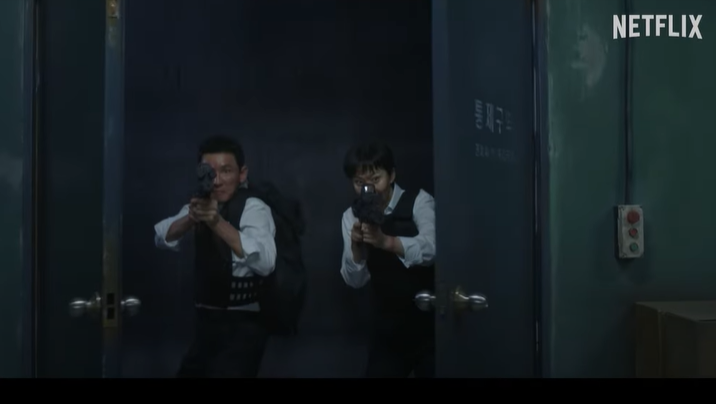 염정아 황정민 주연 영화 넷플릭스 크로스