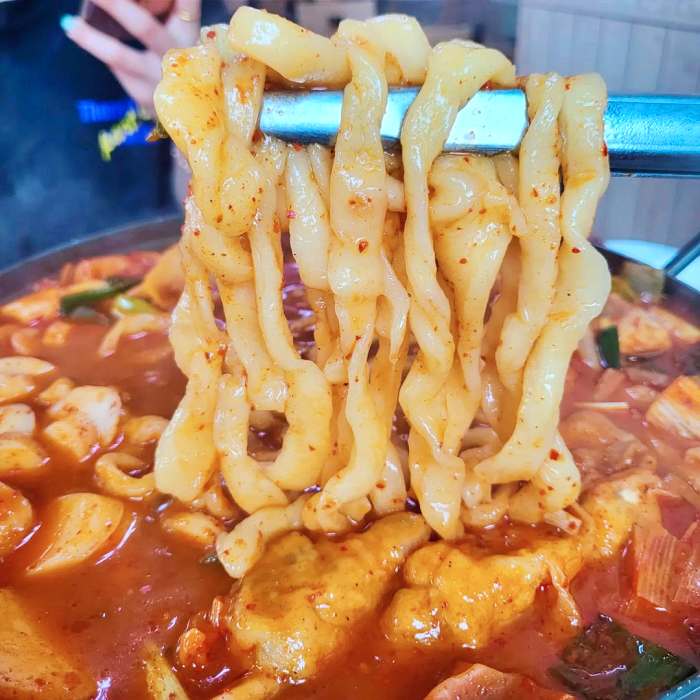 생생정보 충북 제천 닭고기 칼국수 만두 닭칼만 전골 맛집