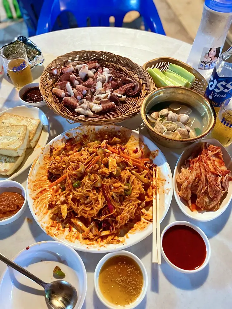 식객 허영만 백반기행 160회 김지민 편 참문어 문어숙회, 가리비 찜, 산낙지, 골뱅이 무침 맛있는 실내 포차 동해 삼척 7번국도 노포 맛집 소개