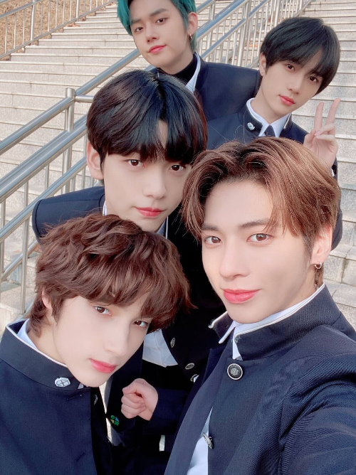 투모로우바이투게더 빌보드 200