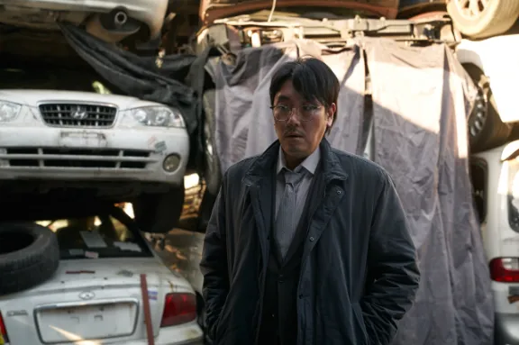 이름을 팔러온 이만재(조진웅)