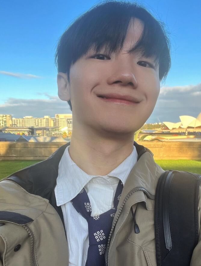 넥타이를착용한-남성의모습