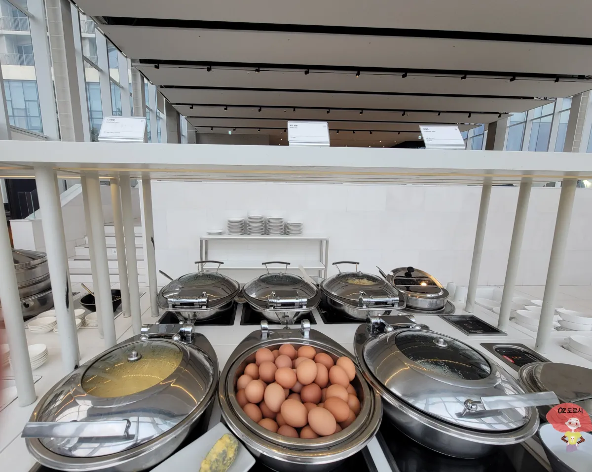 인천-중구-영종도-네스트호텔-레스토랑-플라츠-조식-스크램블-삶은-달걀-야채죽