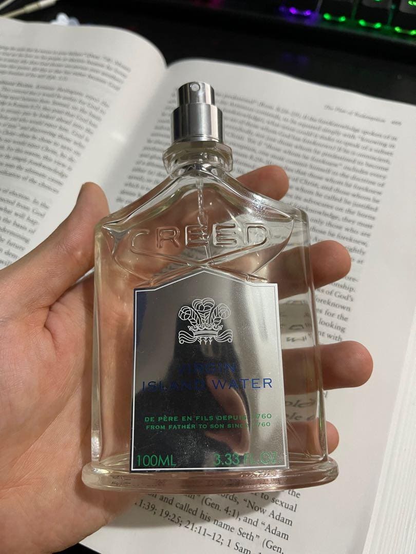 크리드-버진-아일랜드-워터-사용-중인-보틀-2