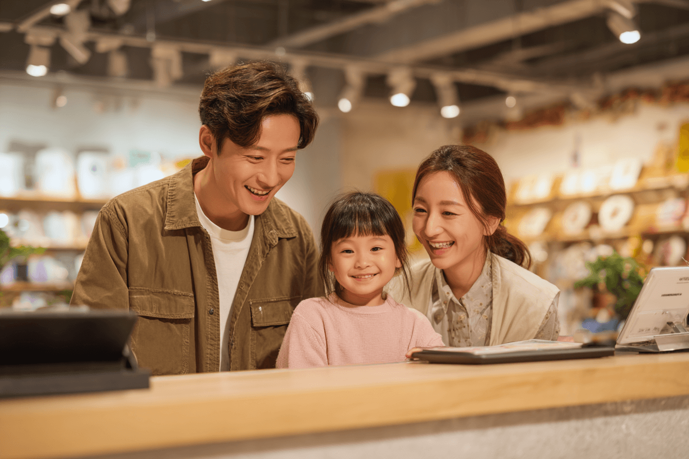 대리점을-찾은-가족