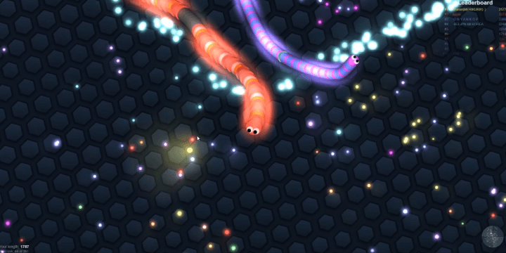 지렁이-키우기-게임하기-슬리더리오(Slither.io)-플레이-지렁이가-바닥에-깔려있는-영양분을-먹는-화면