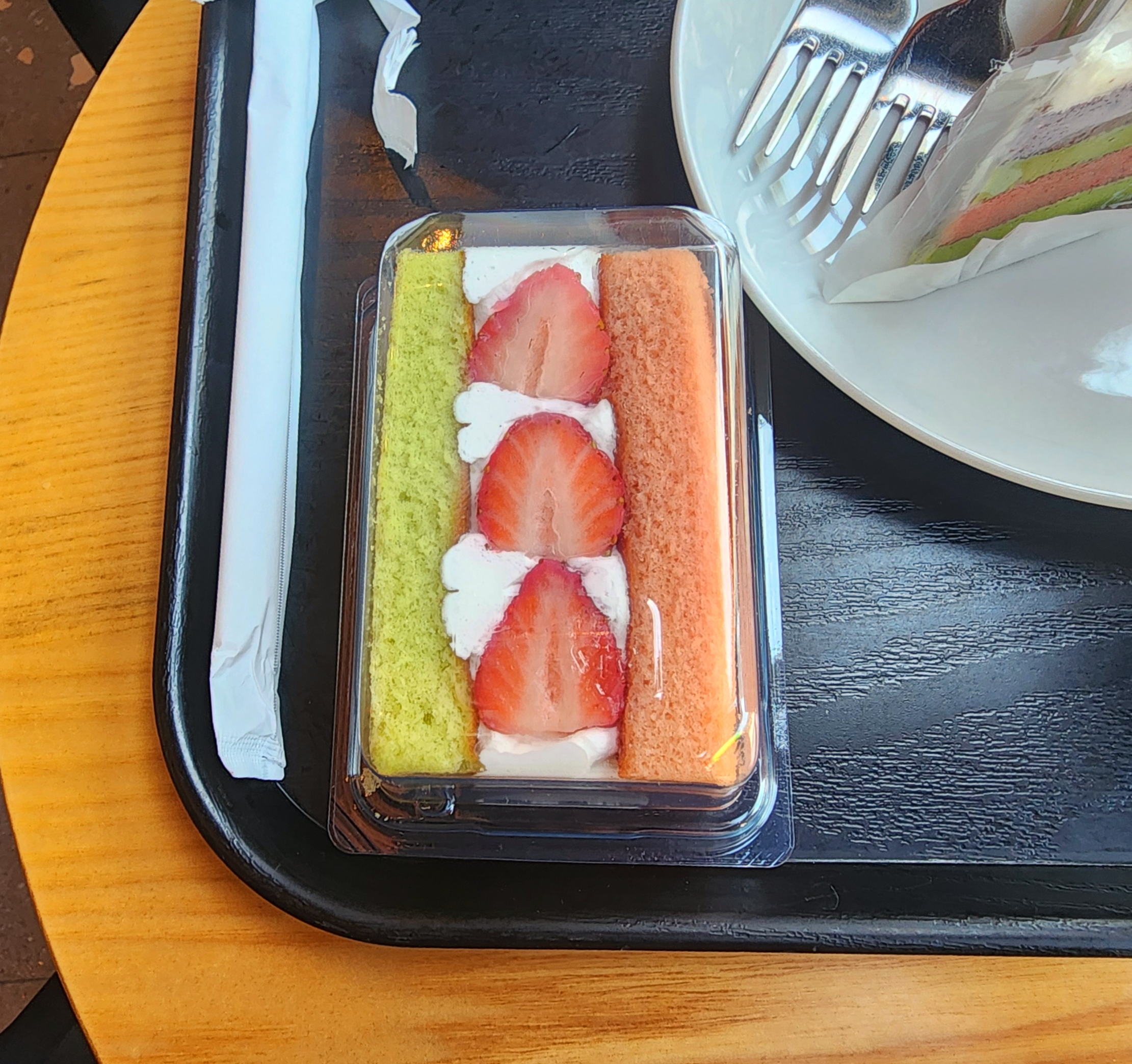 스타벅스_딸기마스카포네샌드케이크