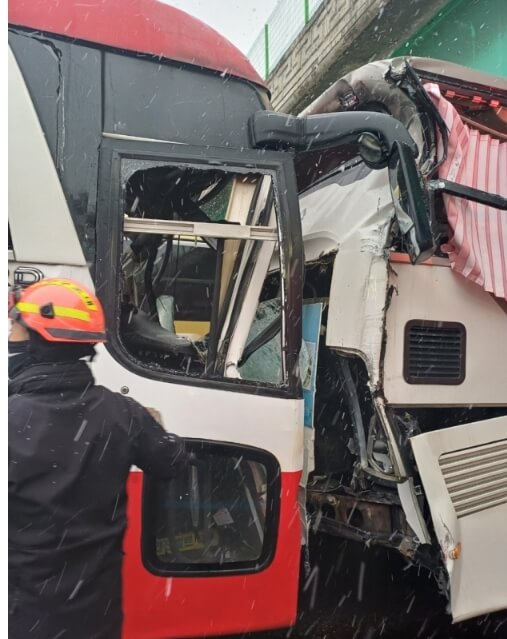 경부고속도록-3중추돌사고(천안동남소방서-제공)