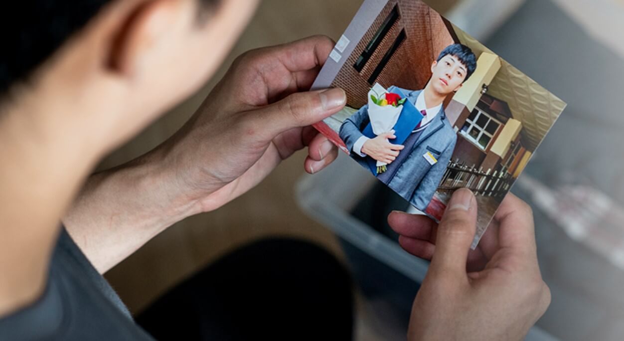 어린 시절은 외롭고 힘들었어요