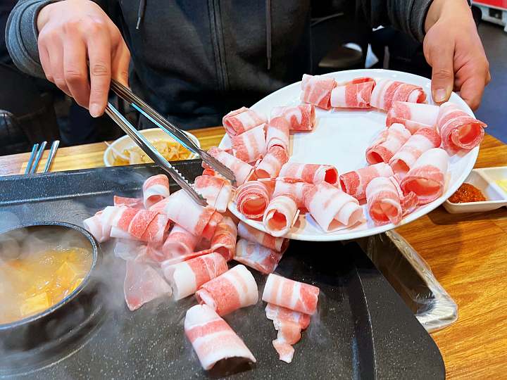 단돈 3,900원 국내산 한돈 냉삼 대패 삼겹살 김포 마산동 맛집 추천 생방송투데이 맛있고 싸다고