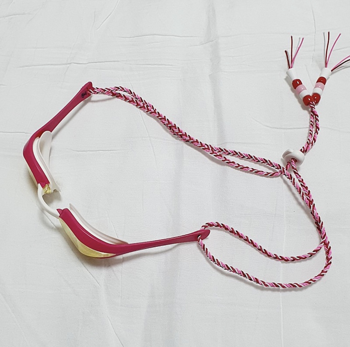 체리레드 수경끈으로 교체한 사진