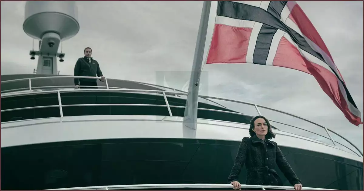 로라를 따라다니는 감시의 눈