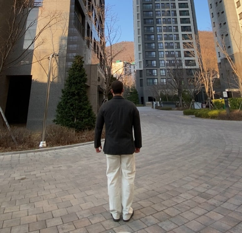 데일리룩('26. 3. 28.)와일드브릭스 헤링본 헌팅캡, 빈티지 헤링본 블레이저 재킷, 무신사스탠다드 슬리브 티셔츠, 무신사스탠다드 퍼티그 팬츠, 닥터마틴 2976 첼시부츠