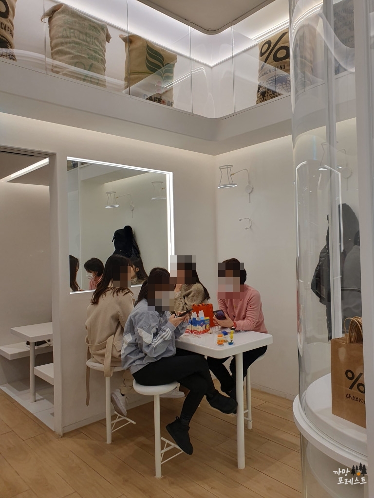 삼성역 %아라비카 매장 내부