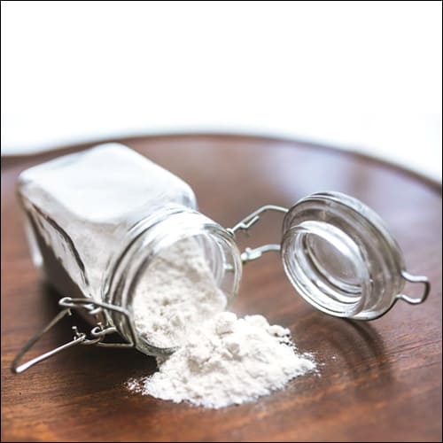 베이킹소다 통이 엎어진 모습