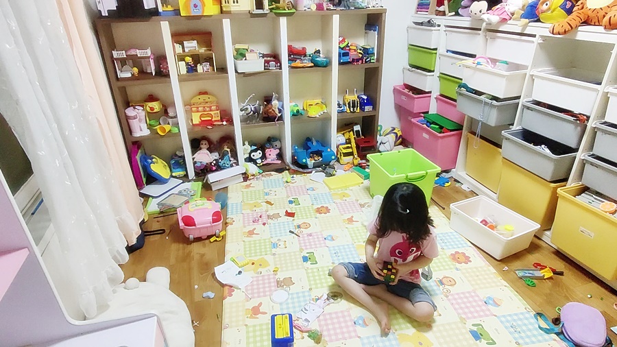 노란 샘키즈 옆에 핑크색 샘키즈