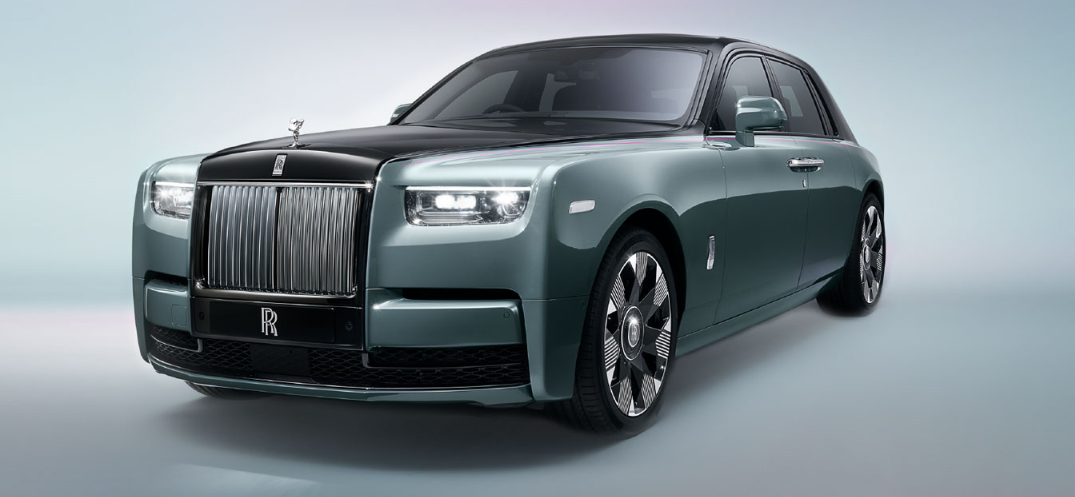 롤스로이스 팬텀 EWB, 최고의 럭셔리와 성능을 경험하라 후석 승객을 위한 다양한 편의 시설