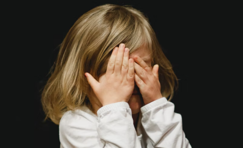 밤마다 깨서 우는 아이 야경증을 의심해 보아요