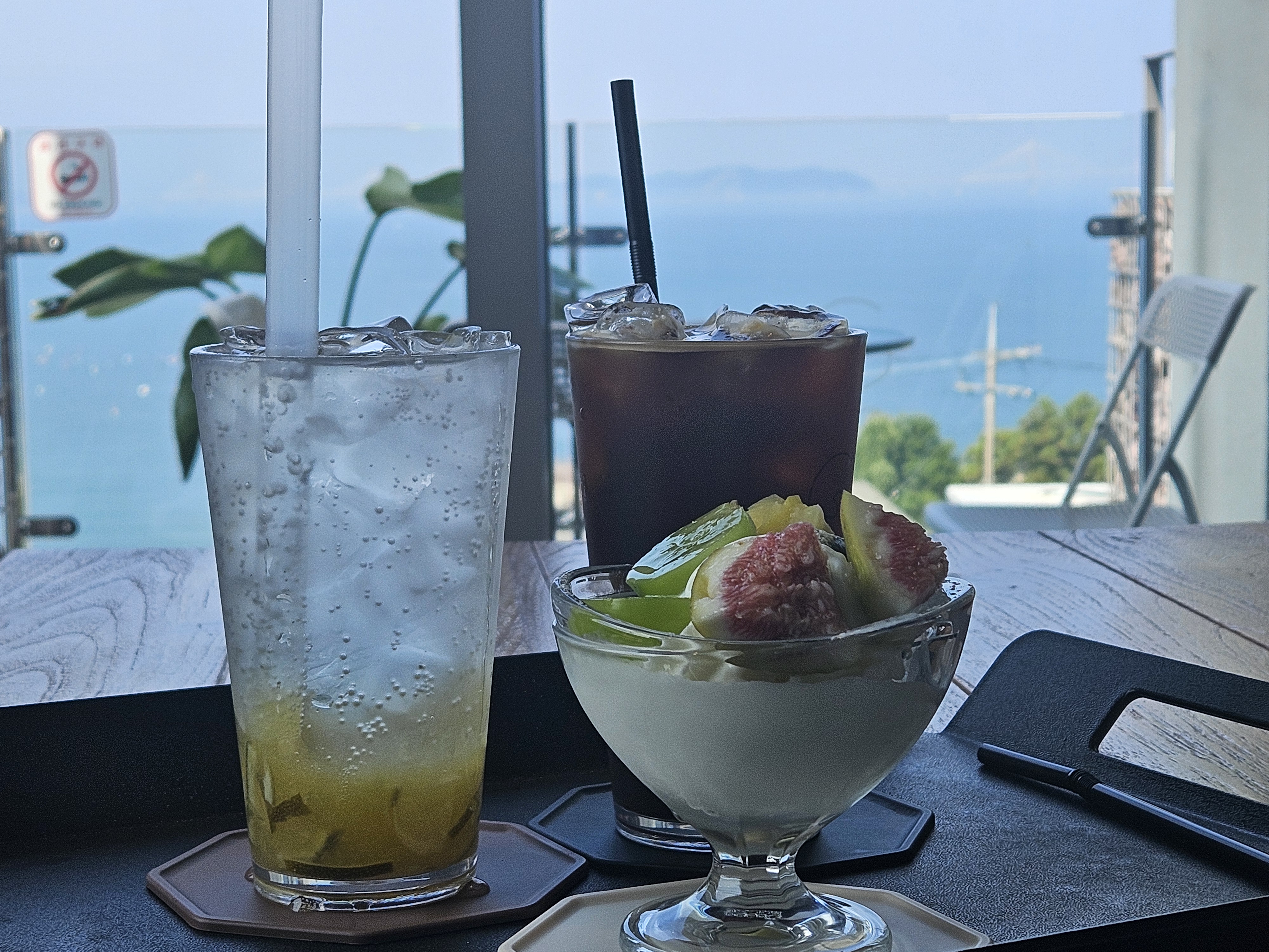 역광이라 잘 보이지 않는 나의 메뉴들