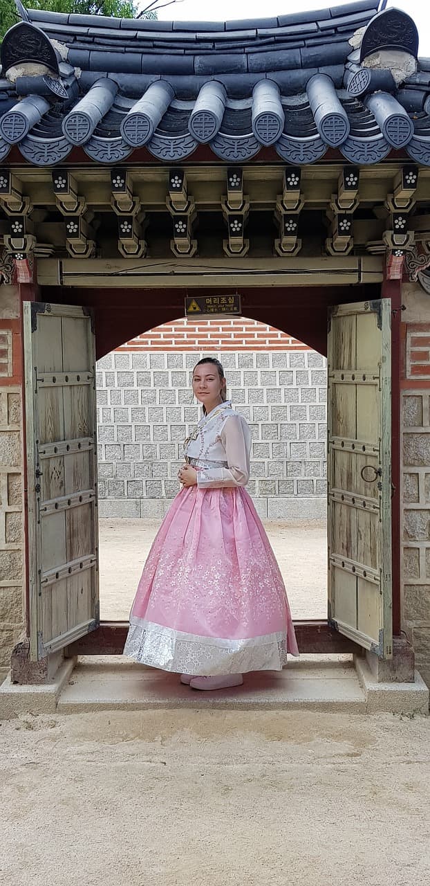 전통 의상의 르네상스: 한복을 사랑하는 이유