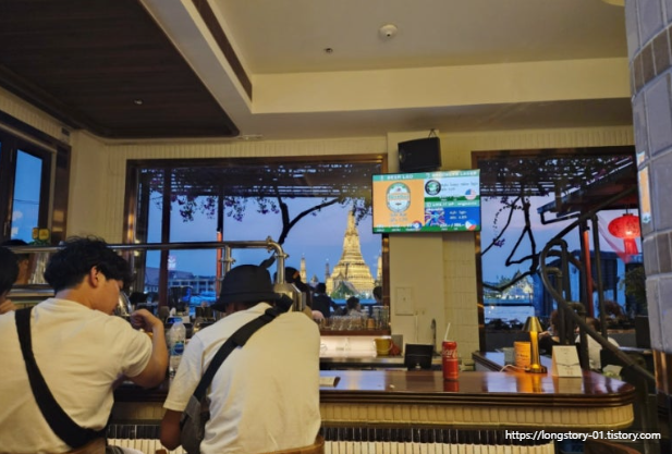 왓아룬 야경