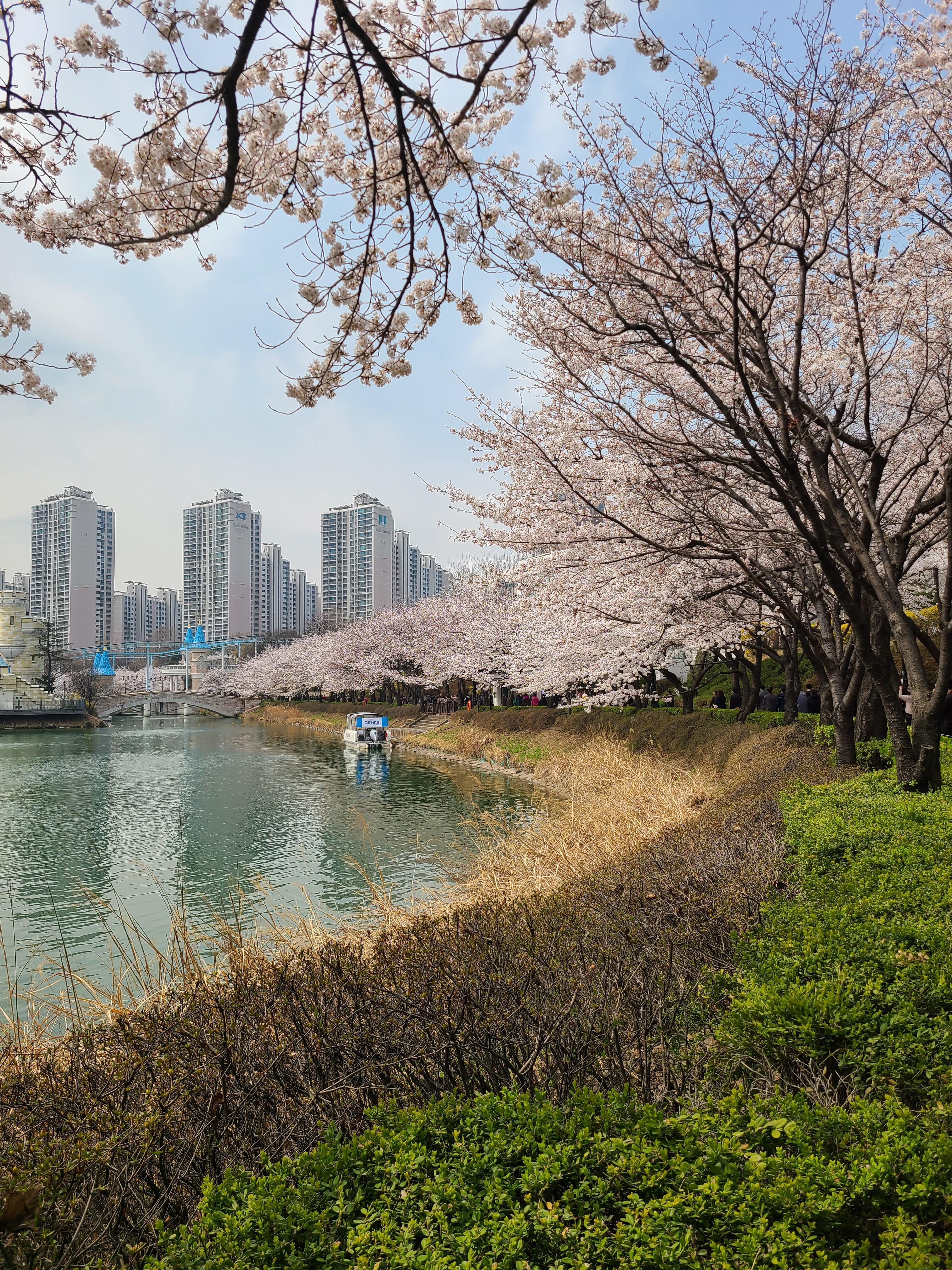 Seokchon Lake Park