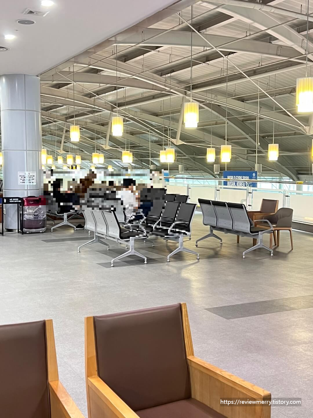 3층 공항 내부 자리