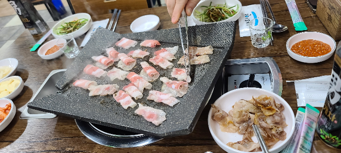 황금대패삼겹살 가격표 저렴한고기 정직한식당 대패삼겹살 먹음직스러운 대패삼겹살 굽기2차전