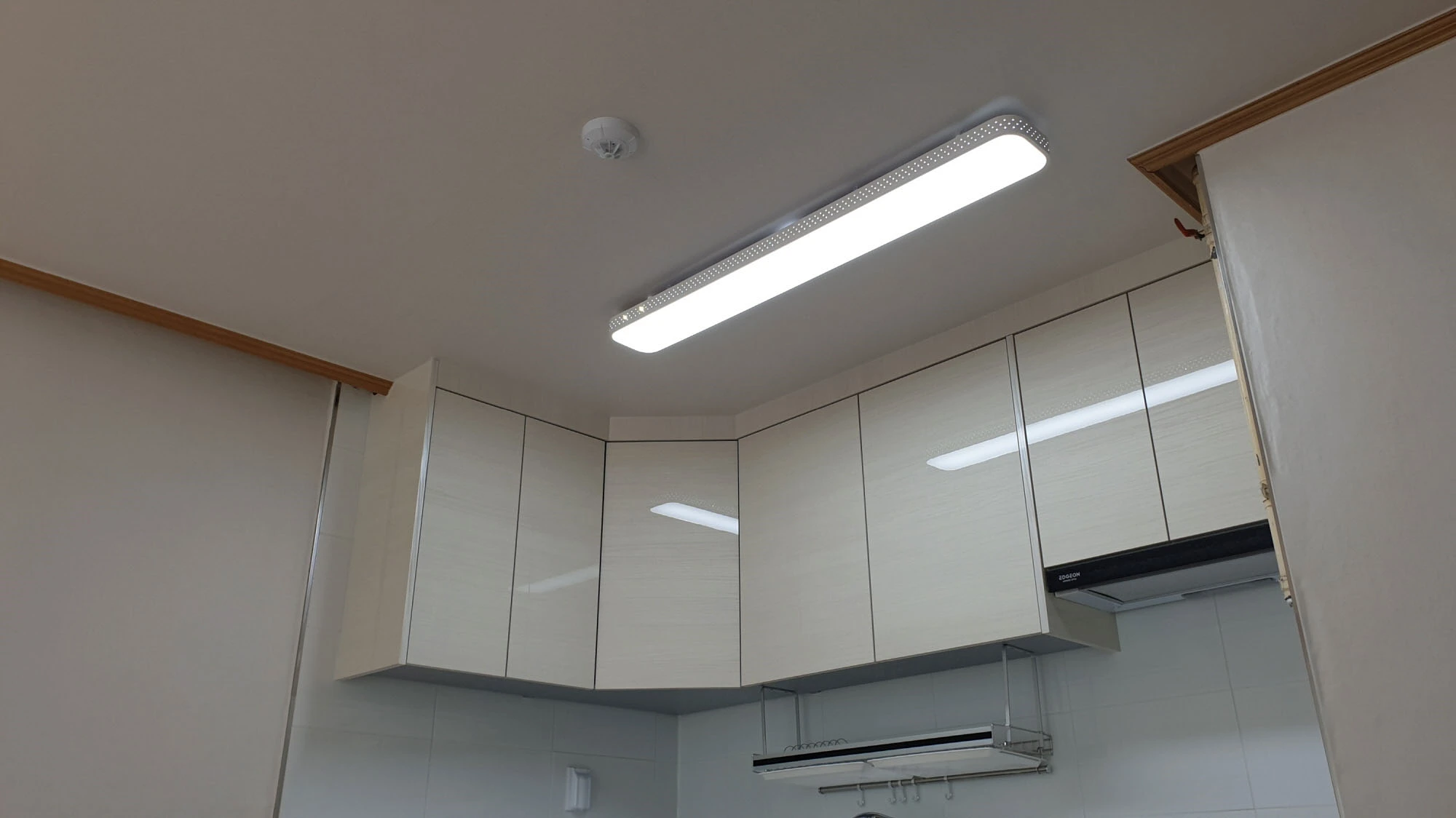 LED 전등 켠 모습