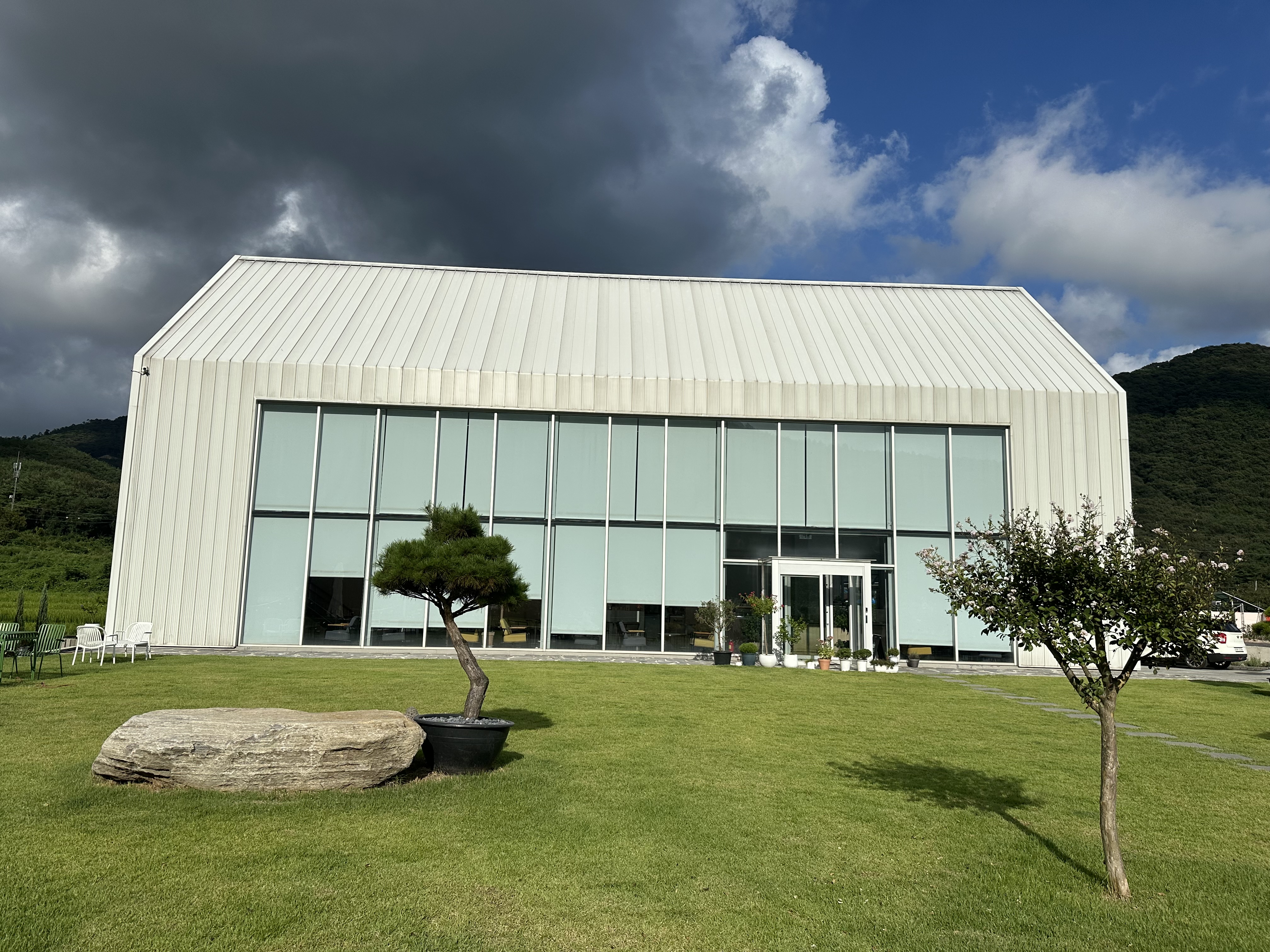 충남 보령, 대천, 무창포 여행 후기3(국내 가족 여행지 추천, 무창포 비체팰리스, 또다시 갯벌체험, 대천 맛집 부페, 점심 밥집 뷔페, 진짜 예쁜 카페 아르나, 분위기 좋은 카페 아르나, 한밤중 닭벼슬섬 산책, 대천항 수산시장 재방문, 찰광어회, 오징어회, 우성수산, 수연호수산, 무창포 비체펠리스, 오션뷰, 밥 해먹을 수 있는 숙소, 무창포 펜션)