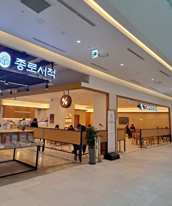 앨리웨이 1층 매장들