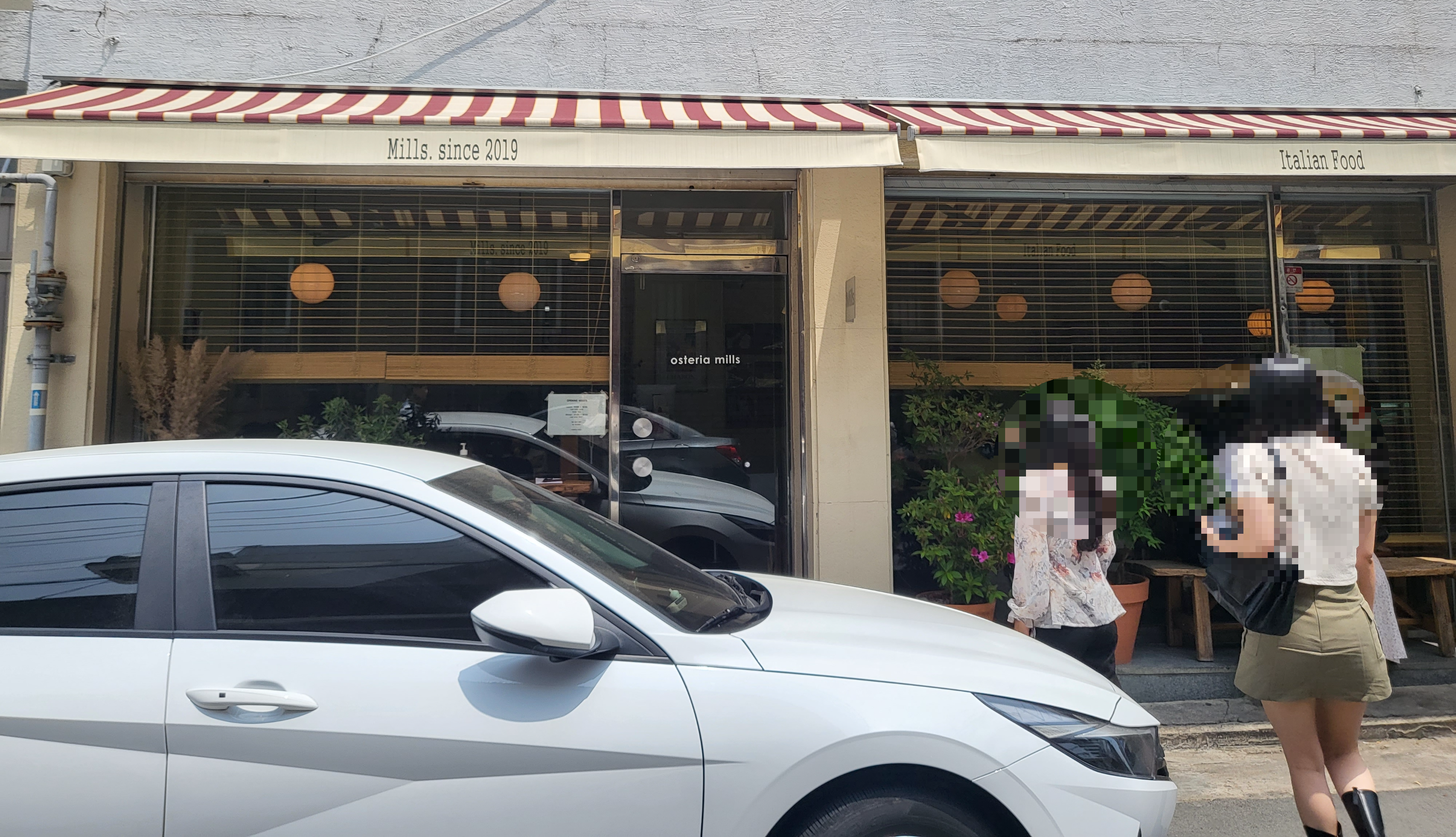 연노랑 오스테리아 밀즈 천막
