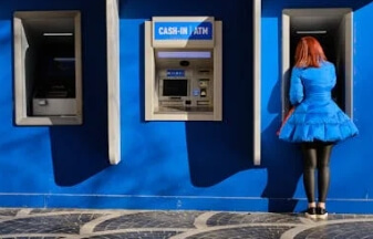 ATM-현금인출기-사용-고객
