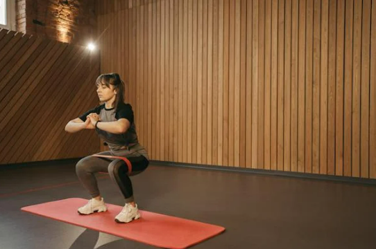 허리 자세 교정방법 스쿼트 자세