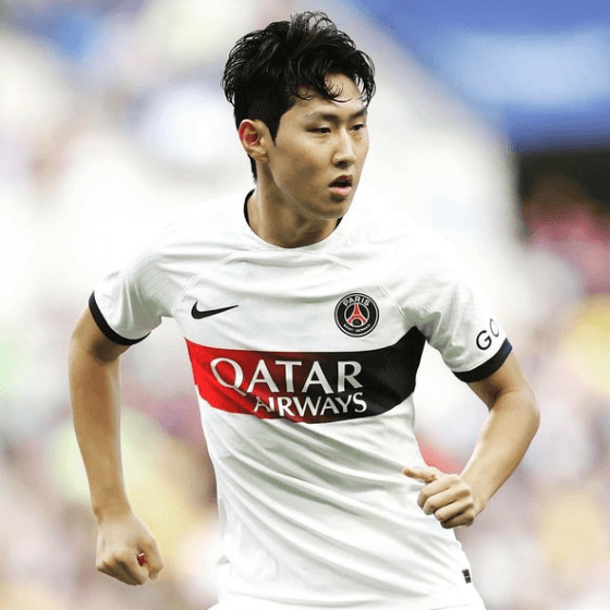 공보고 달리는 이강인