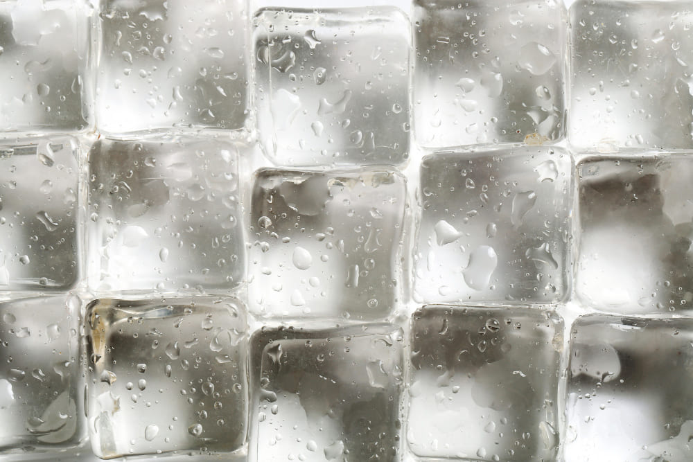 땀띠에는 얼음마사지가 좋다. / 출처 : Freepik