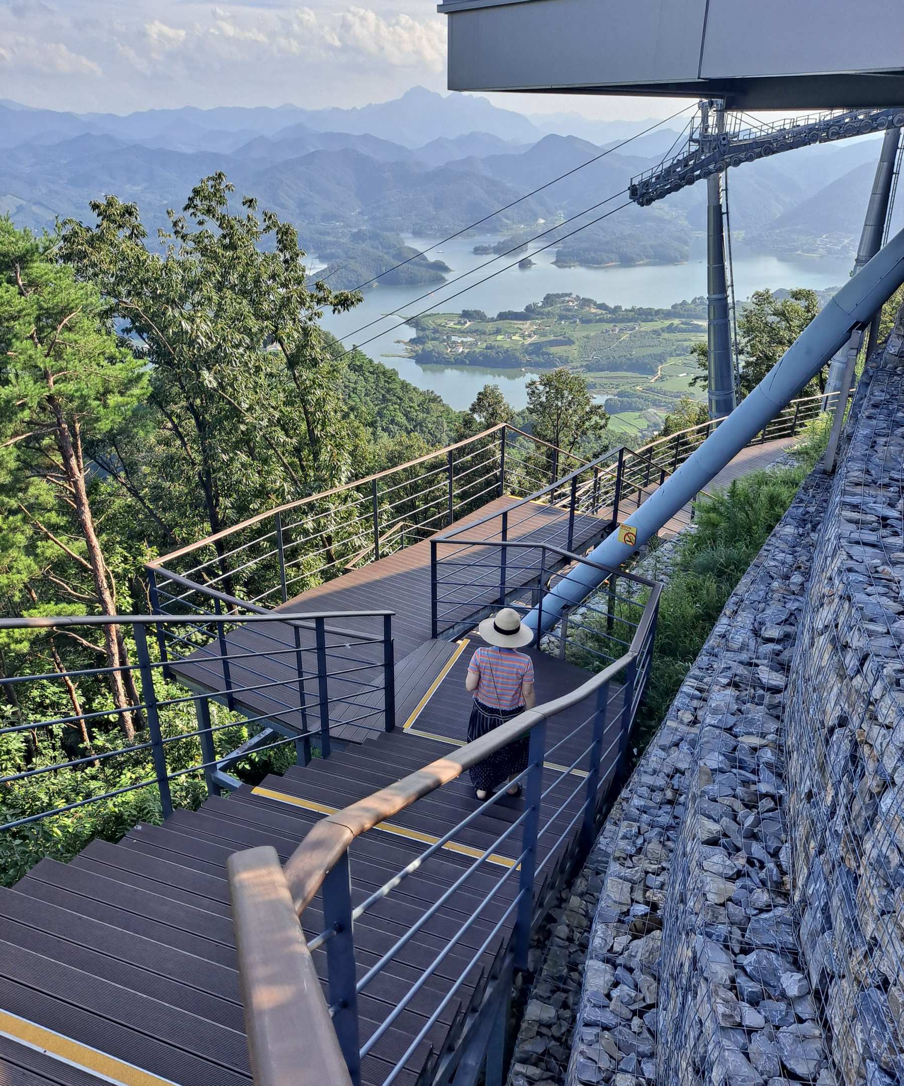 약초숲길 가는 계단