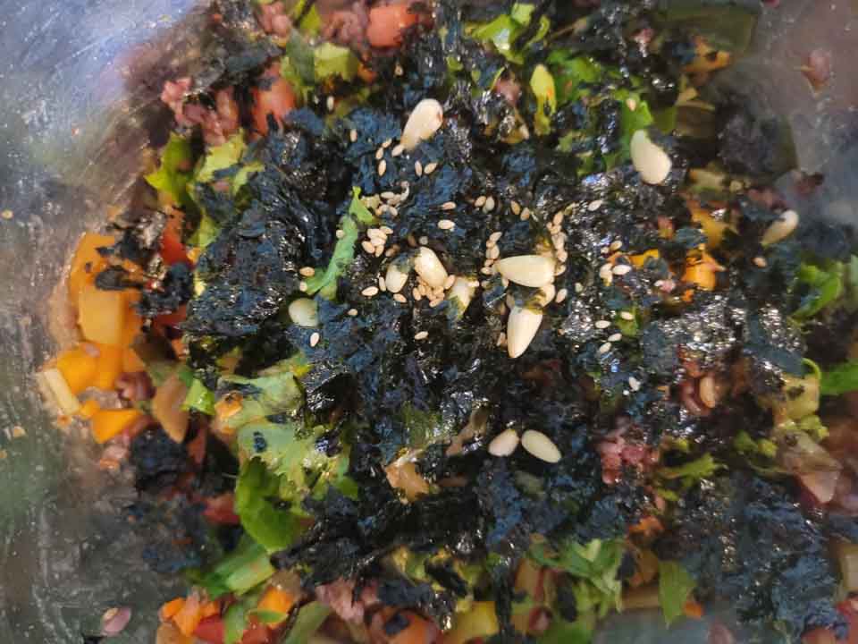 김가루와 깨, 잣 뿌리기
