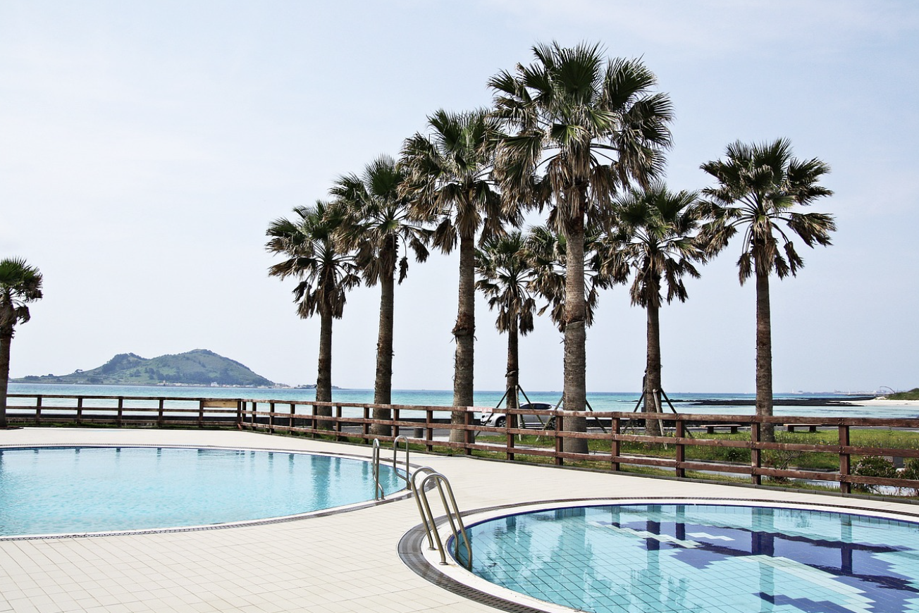 인기 여행지 vs 숨은 명소 (경비, 만족도, 한적함)