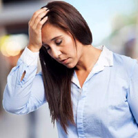 갱년기로-인해-피로감이-심한-여성-사진