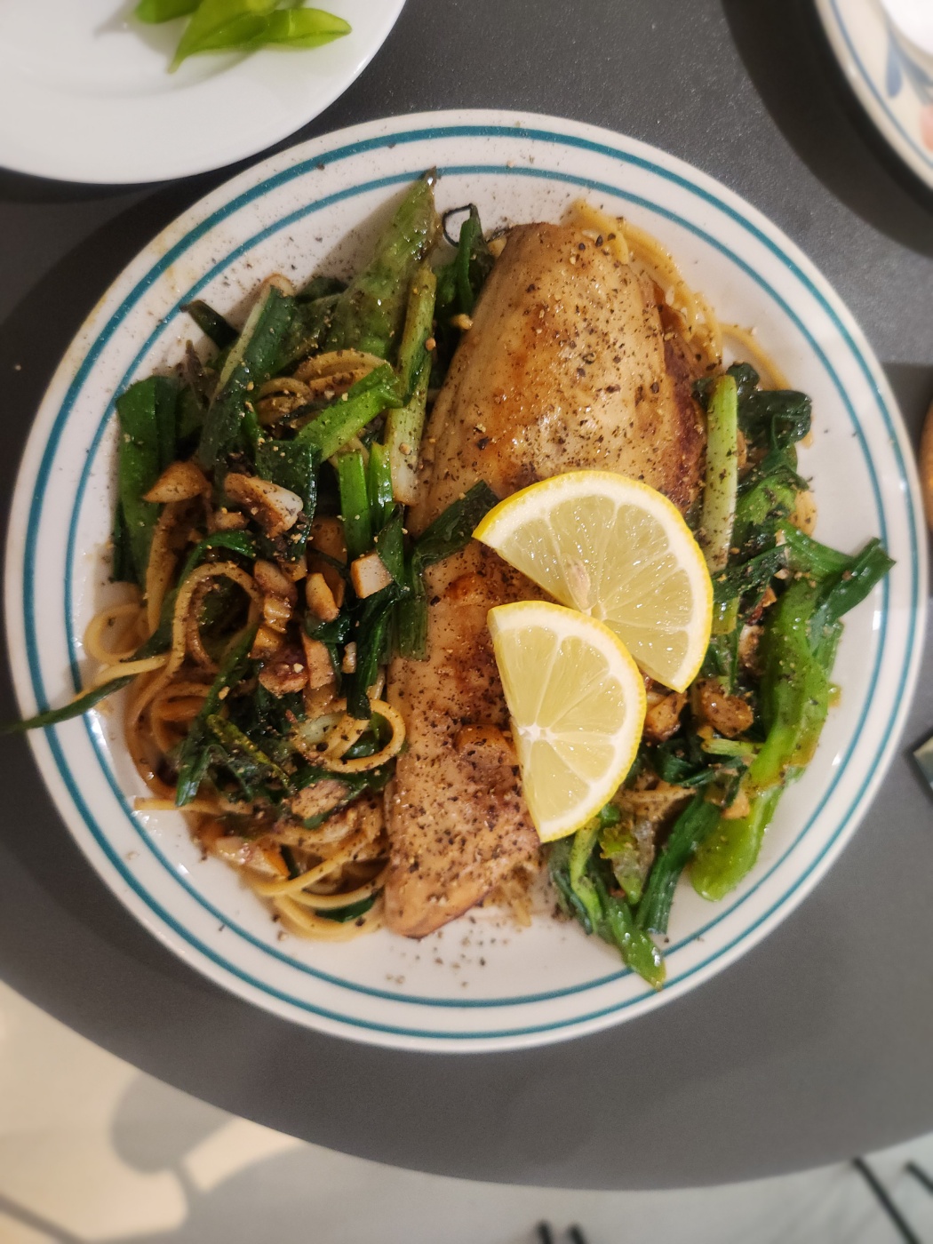 첫째 주에만 만날 수 있는 수월의 고등어볶음국수