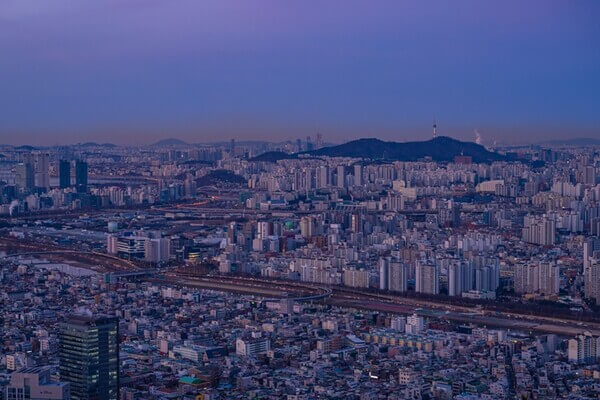 용마산 정상 부근 전망대에서 바라본 풍경-서울관광재단 출처