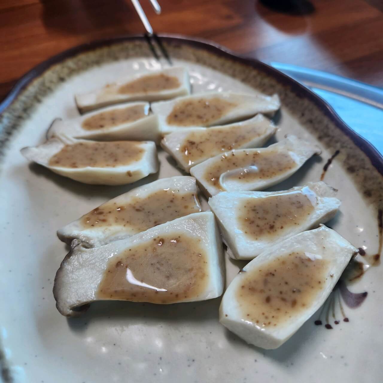 식객 허영만의 백반기행 297회 귀궁 육성재와 함께한 춘천 밥상 춘천 메기구이와 메기매운탕 맛집