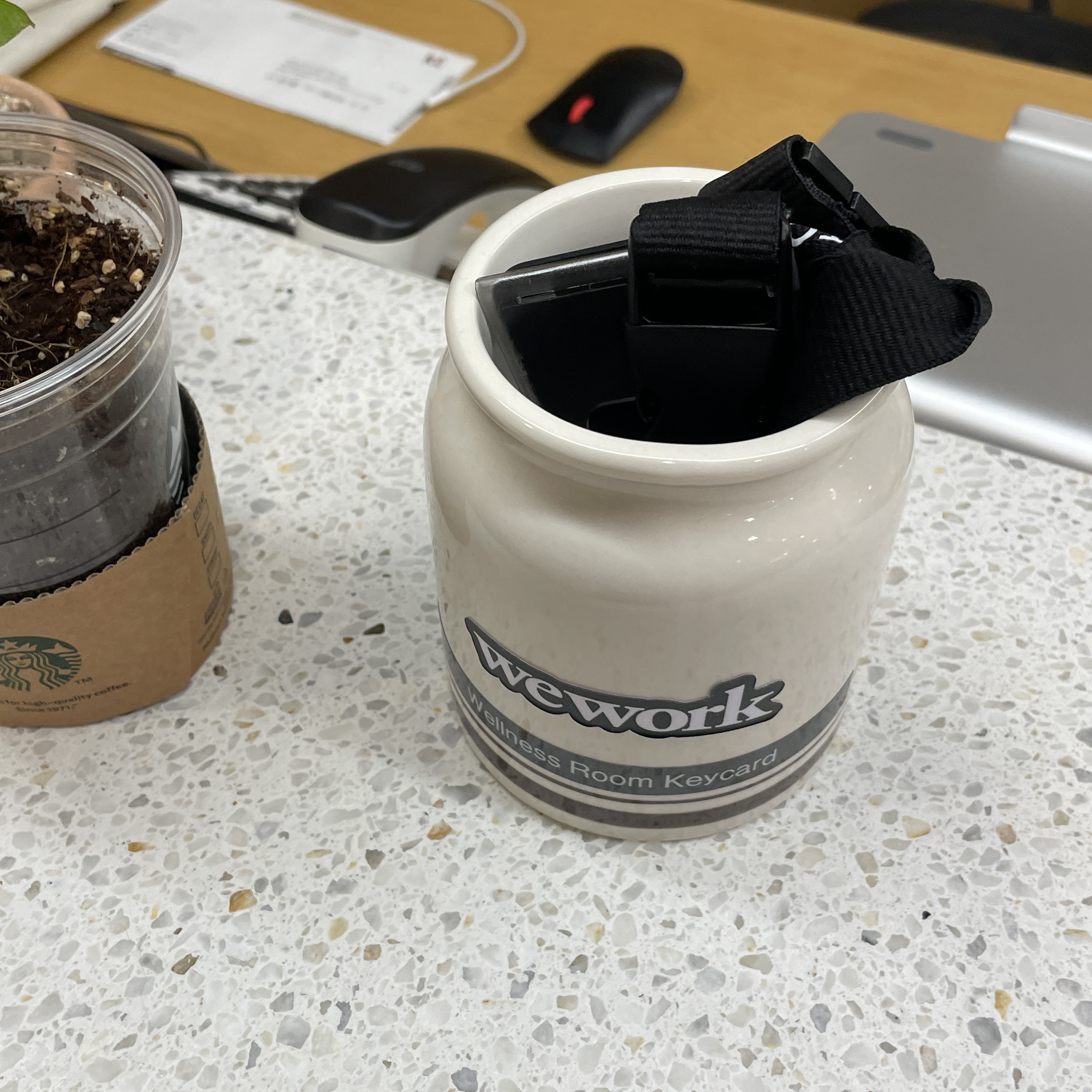 위워크 신사점 1층 웰니스룸 카드