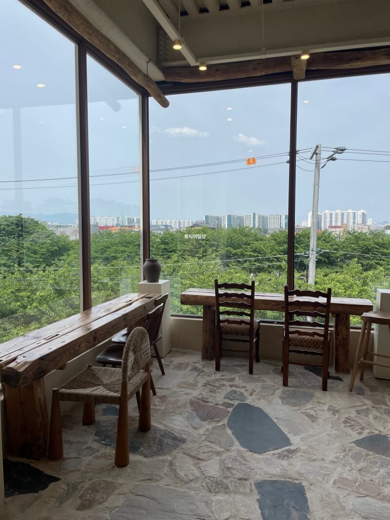 수원 대형 카페 맛집 도나스데이 수원 - 3층 좌석