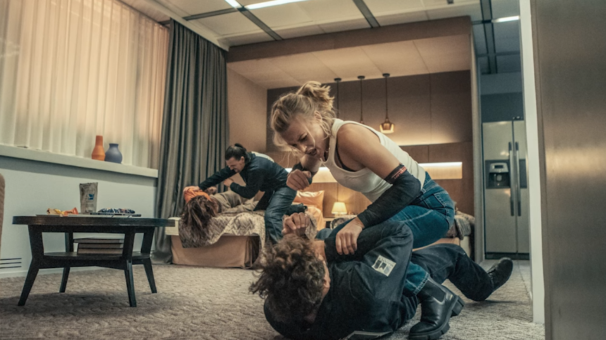 넷플릭스 신작 &lsquo;엑스테리토리얼&rsquo; 폭발적 인기! 강렬한 여성 액션의 정수