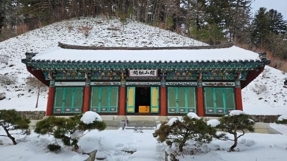 평창 월정사 : 천년의 전나무 숲길과 불교 예술의 정수 한국 불교를 대표하는 산중 대가람