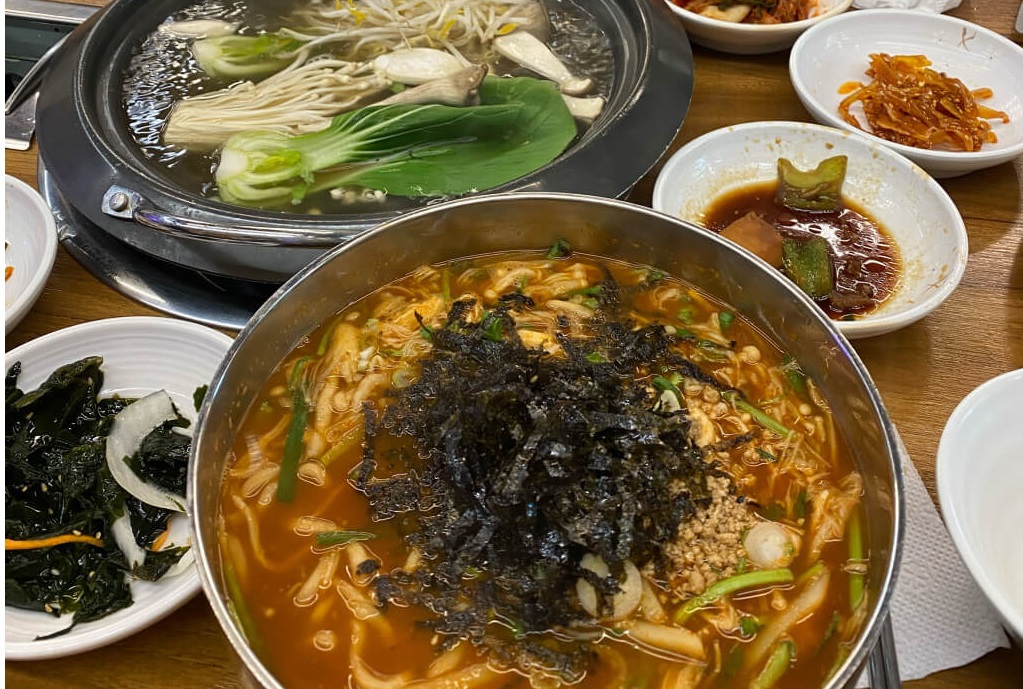 생생정보 2311회 오늘 또 방문 스타 밥집 가수 원미연 추천 맛집 경기도 고양시 일산 미몽만두전골 장칼국수