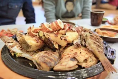 속초 동명항 전설의 맛 제대로 구웠다 숯불 생선구이 맛집 추천