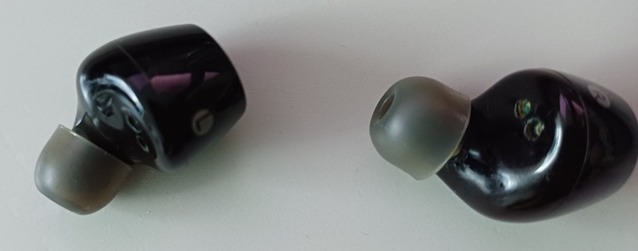 무선 이어폰 보임